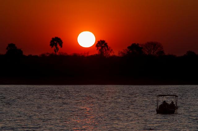 018 Zimbabwe, zambezi river sunset cruise.jpg